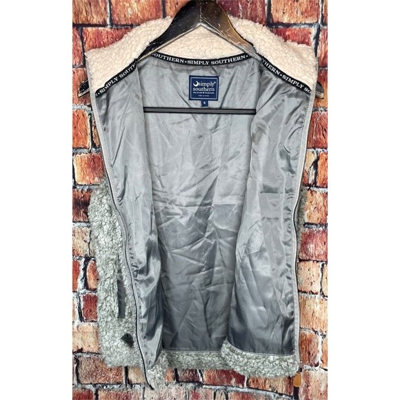 Simply Southern Sherpa Sleeveless Vest Women’s Small Gray Full Zip Soft Fuzzy - Picture 3 of 5